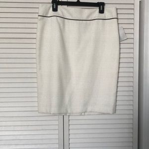 Kasper separates skirt